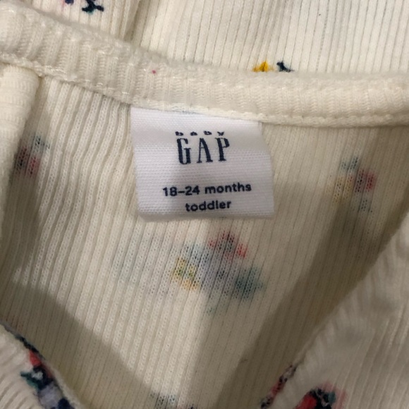 2 Long Sleeve Shirts. Floral print. 18 months. Cream/yellow/multi color. - Picture 6 of 7